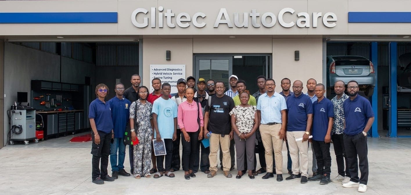 Pioneer students and staff members at Glitec